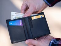 Perbedaan Kartu Debit dan Kredit - Dompet Kartu